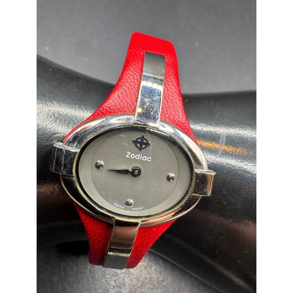 Zodiac ZO6001 Swiss Made Red ULTRA RARE Quartz Analog Women's Oval Watch - Picture 2 of 16